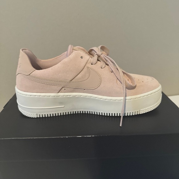 Nike Air Force 1 - Picture 1 of 8